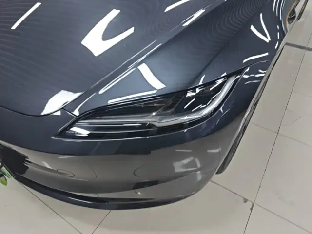 Tesla Model 3 — Фото автомобиля 23