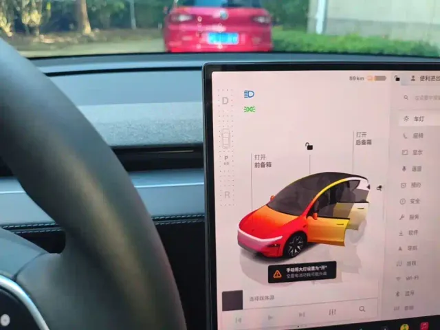 Tesla Model Y L — Фото автомобиля 13