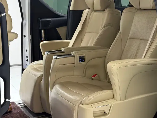 Toyota Alphard — Фото автомобиля 9