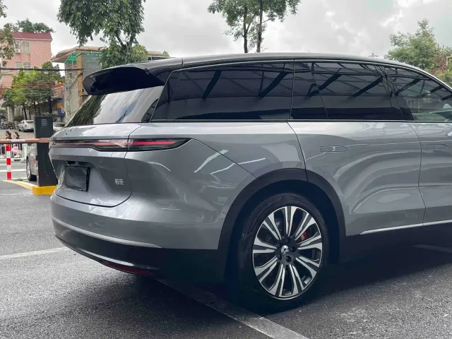 Nio ES8 — Фото автомобиля 12