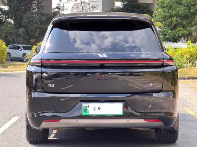 Li Auto L8 — Фото автомобиля 5