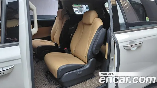 Kia Carnival Generation 4 — Фото автомобиля 18