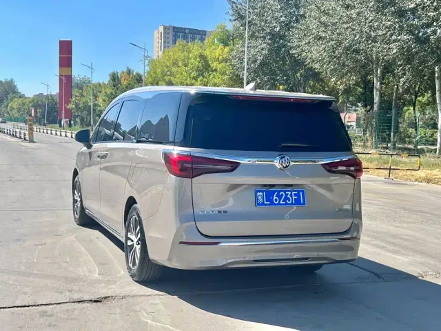 Buick GL8 — Фото автомобиля 9