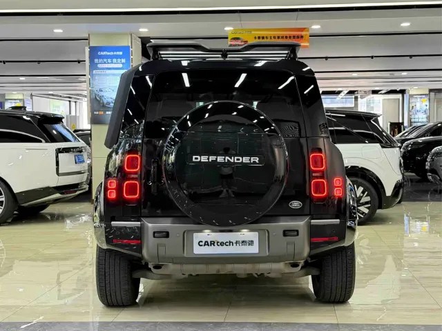 Land Rover Defender — Фото автомобиля 6
