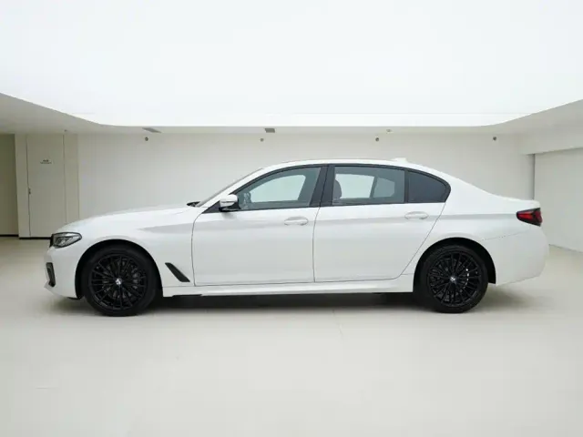 BMW 5 Series — Фото автомобиля 3