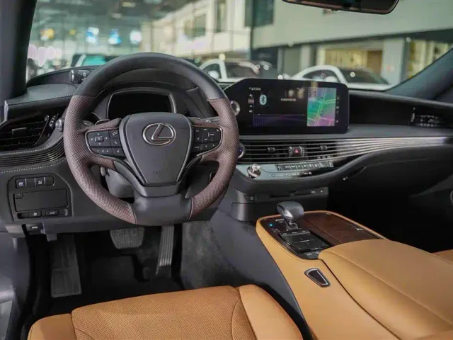 Lexus LS — Фото автомобиля 12