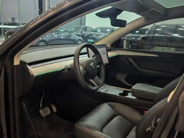 Tesla Model Y — Фото автомобиля 8
