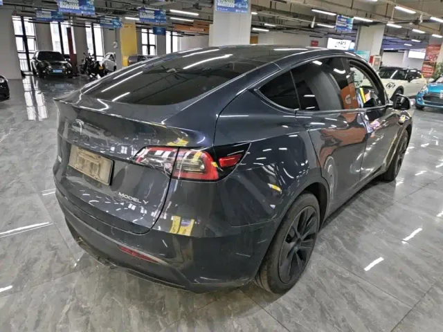 Tesla Model Y 2024 Rear-Wheel Drive Version — Фото автомобиля 6