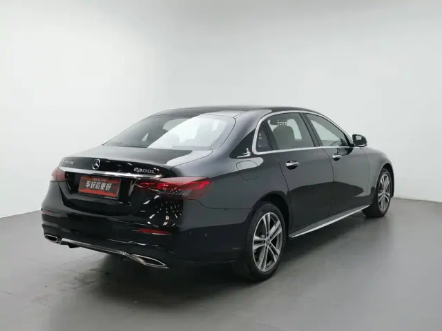 Mercedes-Benz E-Class — Фото автомобиля 2