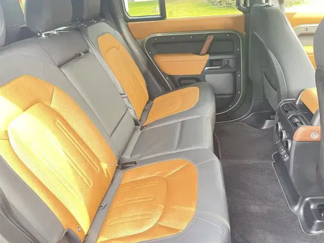 Land Rover Defender — Фото автомобиля 14