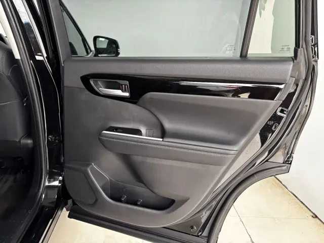 Toyota Highlander — Фото автомобиля 25