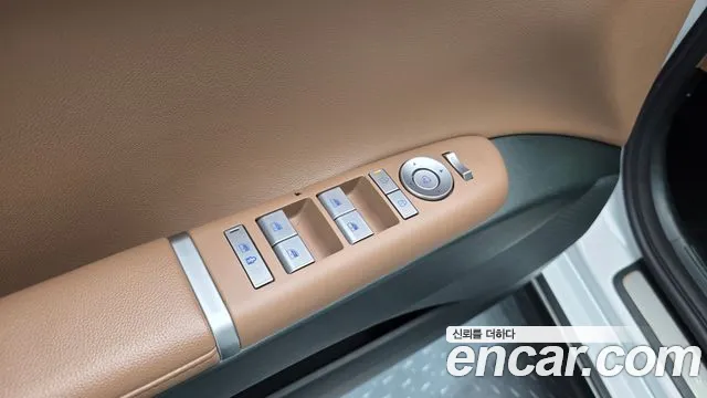 Hyundai Grandeur Grandeur (GN7) 2.5 Бензин 2WD — Фото автомобиля 19