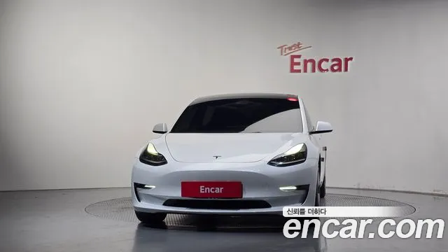 Tesla Model 3 — Фото автомобиля 3