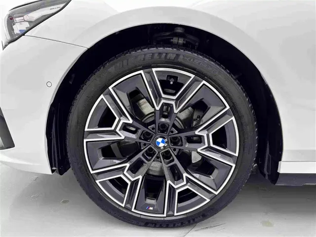 BMW 5 Series — Фото автомобиля 28