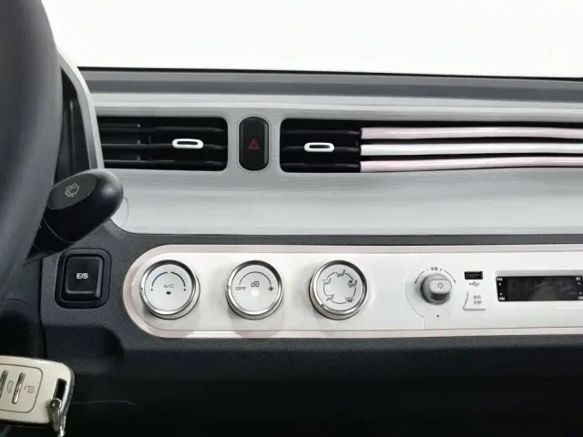 Wuling Hongguang Mini EV — Фото автомобиля 12