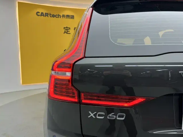 Volvo XC60 — Фото автомобиля 12