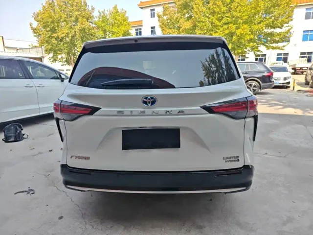 Toyota Sienna — Фото автомобиля 5