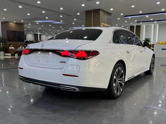 Mercedes-Benz E-Class — Фото автомобиля 9