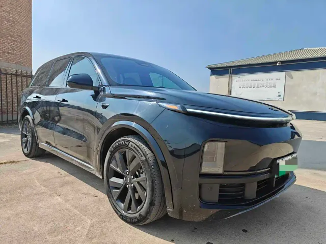 Li Auto L8 — Фото автомобиля 3
