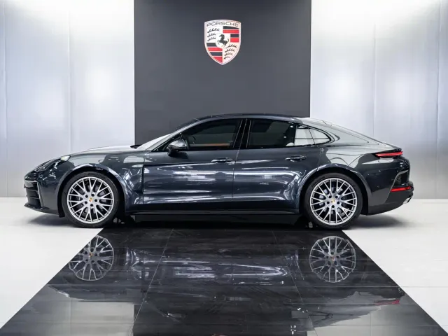 Porsche Panamera — Фото автомобиля 12