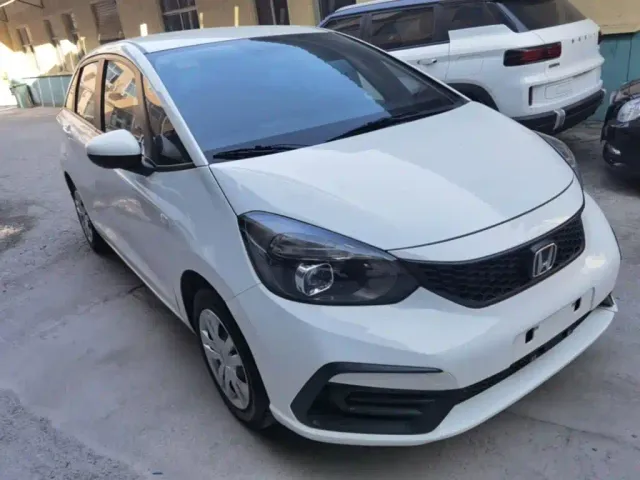 Honda Fit — Фото автомобиля 3