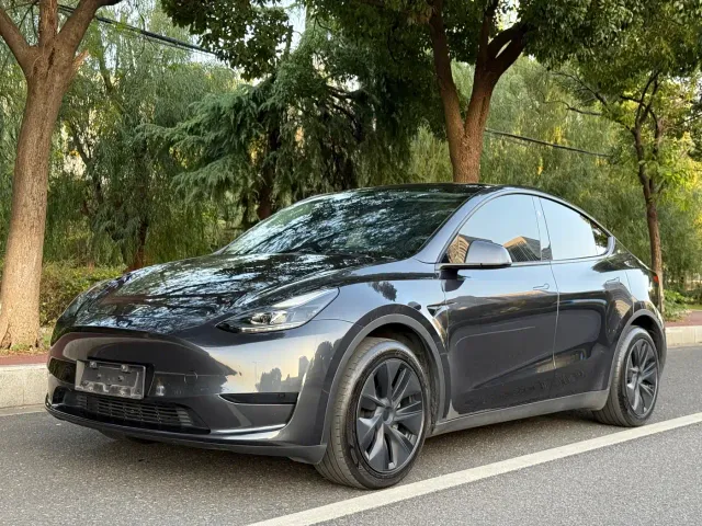 Фотография автомобиля — Tesla Model Y