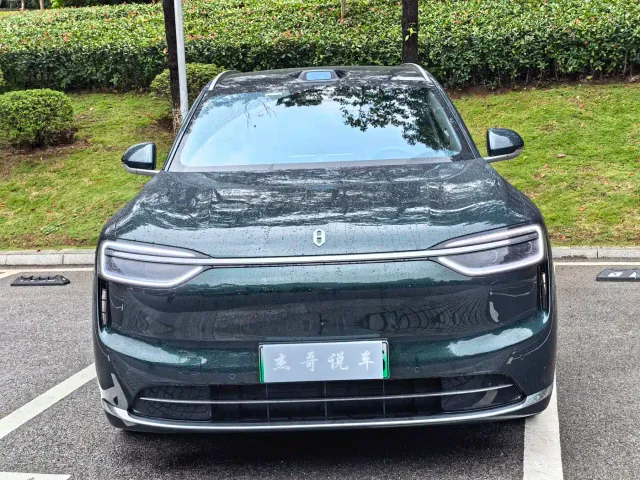 Aito M7 — Фото автомобиля 2