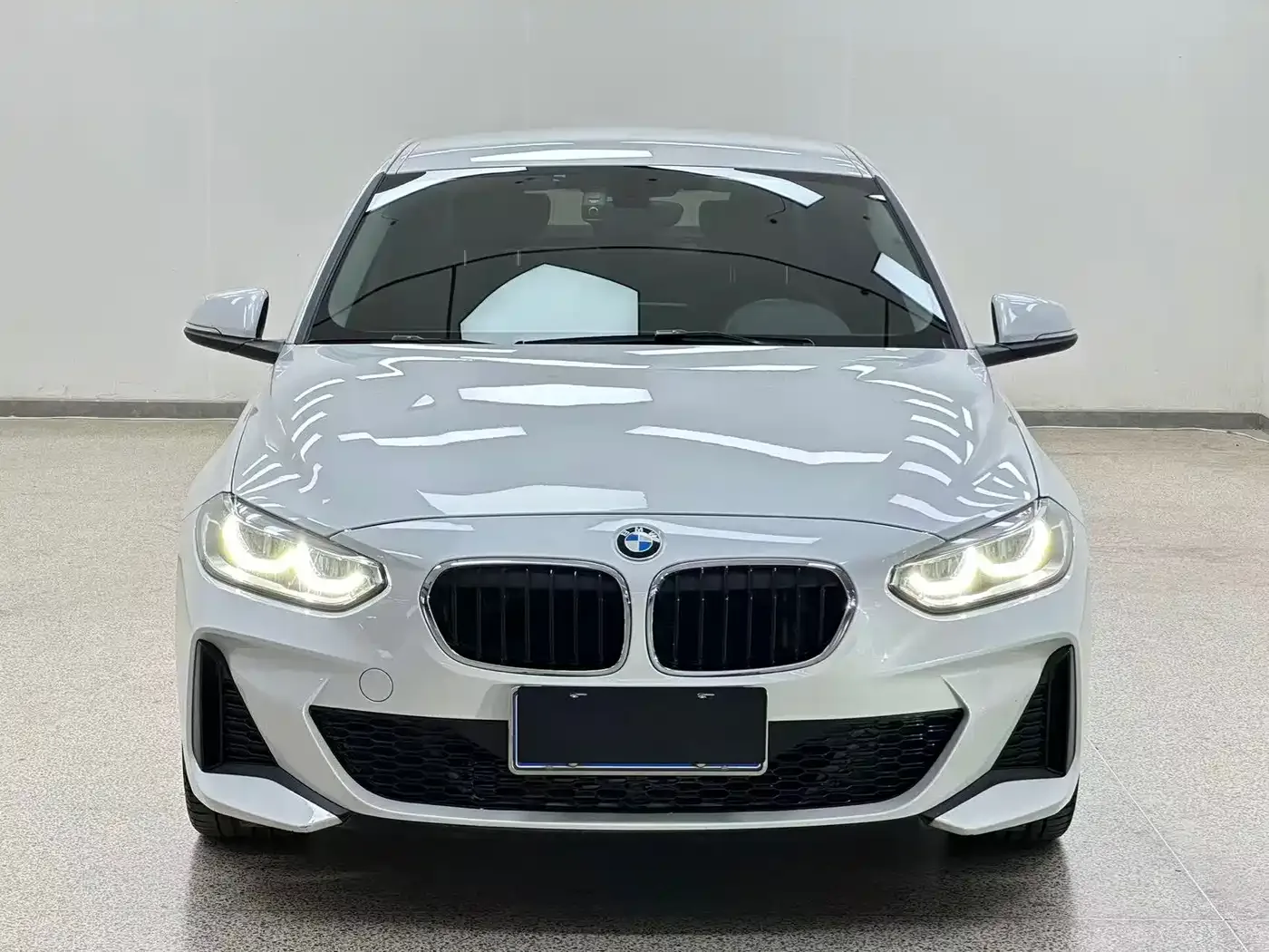 BMW BMW 1 Series 2022 120i M Sport — Фото автомобиля 2