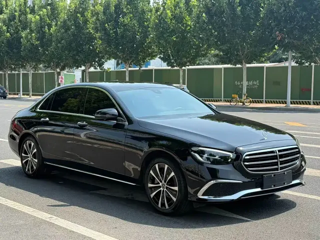 Mercedes-Benz E-Class — Фото автомобиля 3