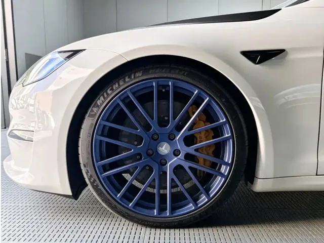Tesla Model S — Фото автомобиля 6
