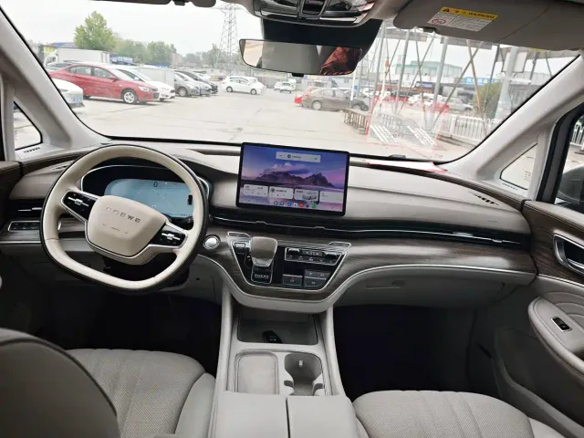 Roewe iMAX8 — Фото автомобиля 9