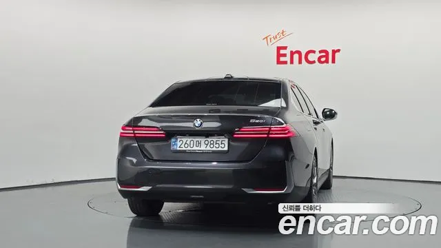 BMW 5-Series — Фото автомобиля 4