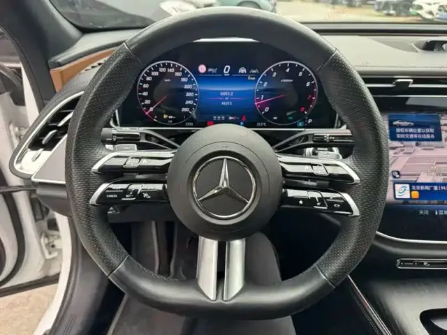 Mercedes-Benz E-Class — Фото автомобиля 5