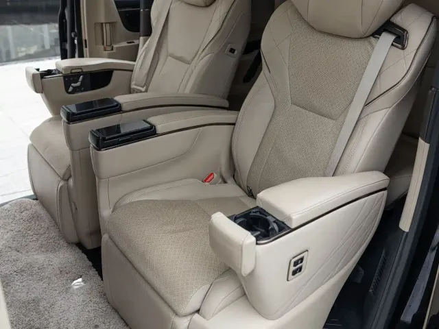 Toyota Alphard 2024 Hybrid 2.5L Prestige Edition — Фото автомобиля 18