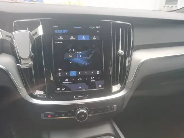 Volvo S60 — Фото автомобиля 12