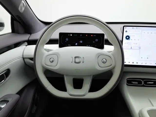 Changan Qiyuan A06 — Фото автомобиля 11