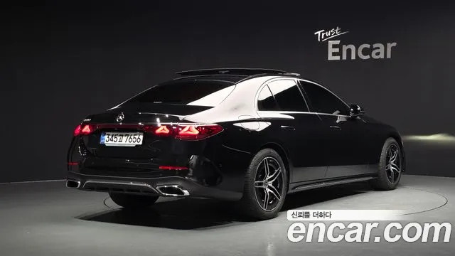 Mercedes-Benz E-Class — Фото автомобиля 2