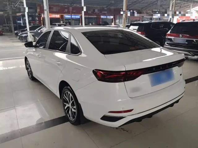 Geely Emgrand — Фото автомобиля 4