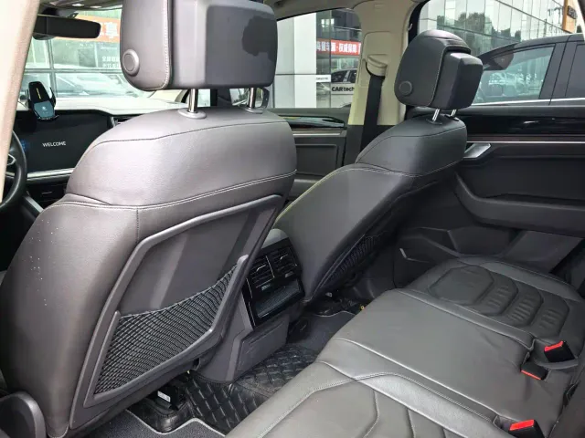 Volkswagen Touareg — Фото автомобиля 3