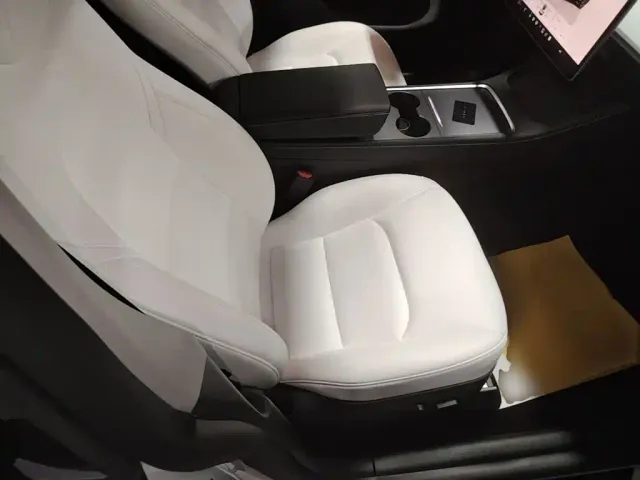 Tesla Model Y — Фото автомобиля 24