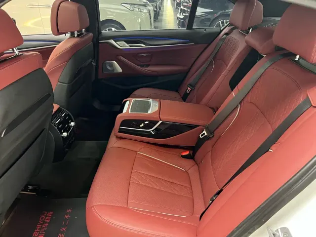 BMW 5 Series — Фото автомобиля 10
