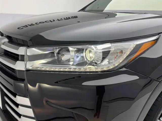 Toyota Highlander — Фото автомобиля 10