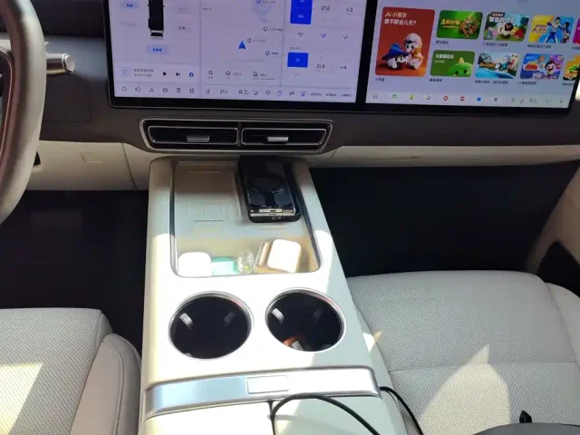 Li Auto MEGA — Фото автомобиля 16