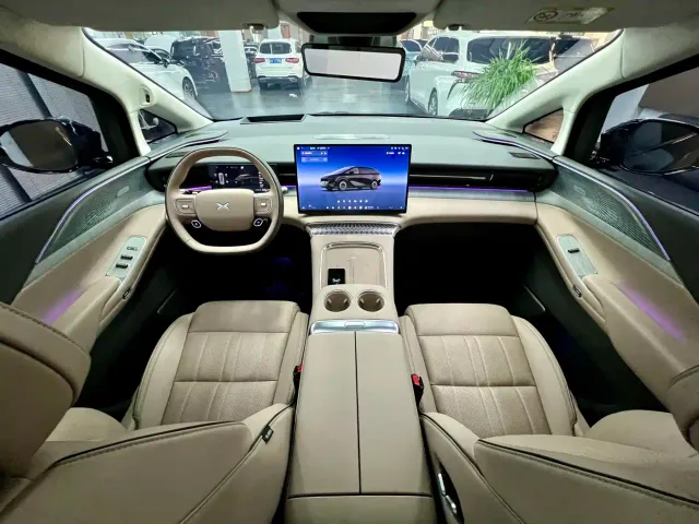 Xpeng X9 — Фото автомобиля 4