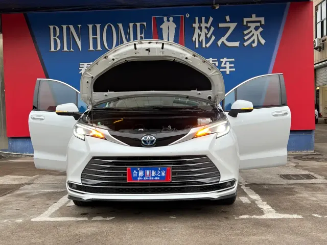 Toyota Sienna — Фото автомобиля 5