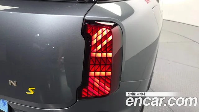 MINI Countryman Electric 3rd Gen — Фото автомобиля 8