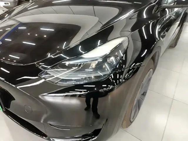Tesla Model Y — Фото автомобиля 23