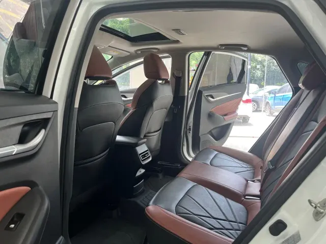 Changan Eado — Фото автомобиля 7