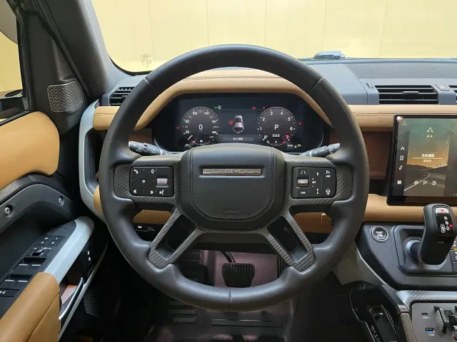 Land Rover Defender — Фото автомобиля 11