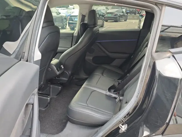 Tesla Model Y — Фото автомобиля 8